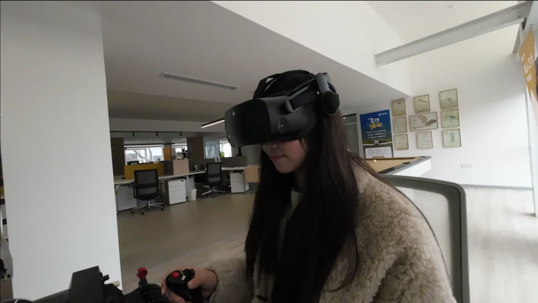 模拟飞行体验活动：绽放女性飞行梦想，共绘蓝天传奇
