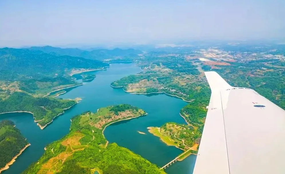 低空观察丨民航局新版《空中游览和体验带飞》咨询通告发布：规范通航运行，飞艇游览启新篇