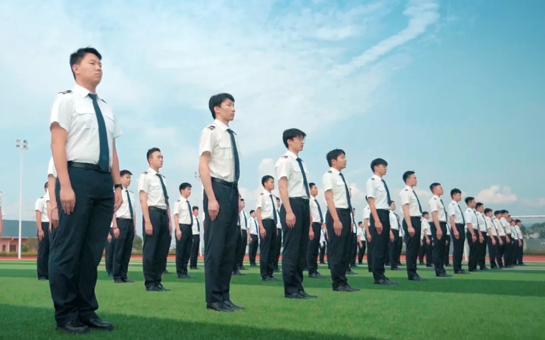 筑牢飞行安全防线：鸿雁通航打造飞行员个人服务与通航企业飞行人员资质一体化服务